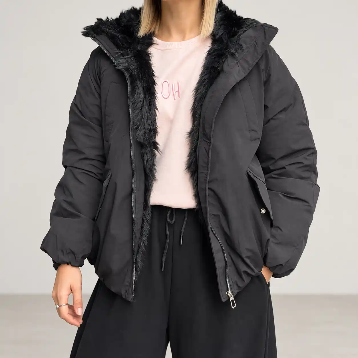 Matte-black-jacket-studio-close-up-1.webp کاپشن زنانه مدل ژوپیا - تصویر 1